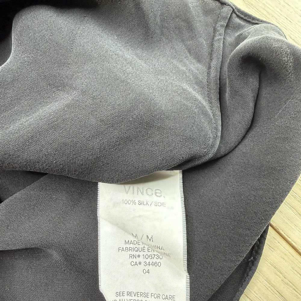 Vince Women's 100% Silk Front Pullover Blouse Top Black Size Medium - Picture 8 of 15